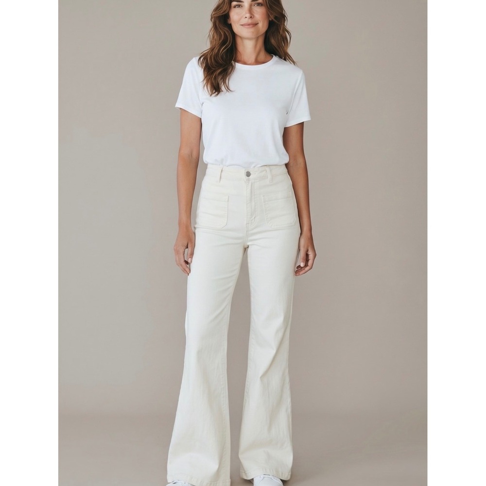 Alice + Olivia Flare Jeans Womens Size 8 White Retro Boho preppy quiet luxury